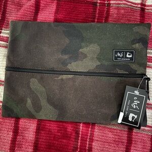 Makeup Junkie Large Camouflage Toiletry Bag Green Brown Fabric
